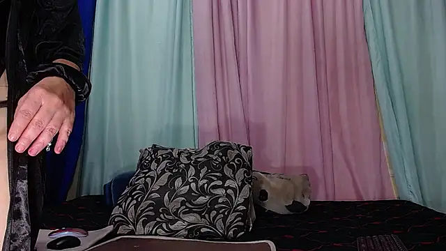 Karina Molina online show from December 3, 2025, 12:07 am