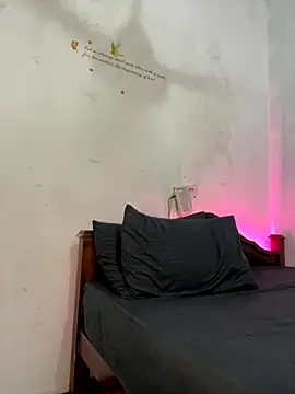 Angel Zaara online show from November 17, 2025, 3:40 pm