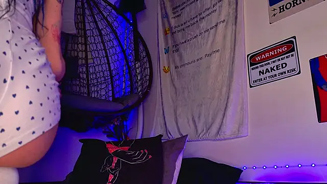 Snapshot of AriaVoss chatting on February 26, 2026, 9:36 pm AriaVoss online show from February 26, 2026, 9:36 pm