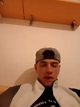 Snapshot of Gibboto chatting on September 24, 2025, 11:24 am Gibboto online show from September 24, 2025, 11:24 am