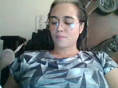 Snapshot of trianabell chatting on February 7, 2025, 6:02 pm trianabell online show from February 7, 2025, 6:02 pm