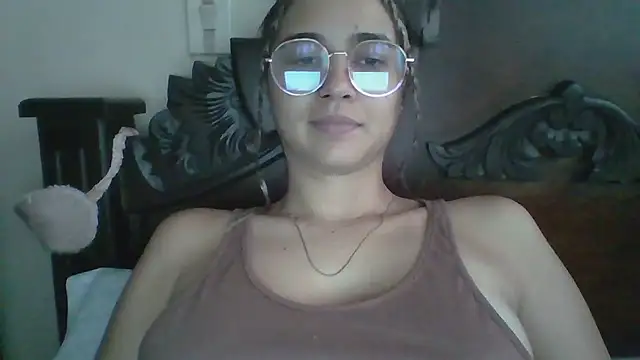 trianabell online show from November 1, 2025, 3:47 pm