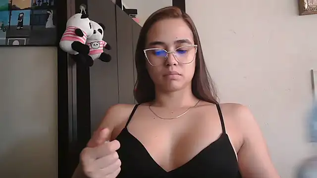 trianabell online show from July 3, 2026, 4:57 pm