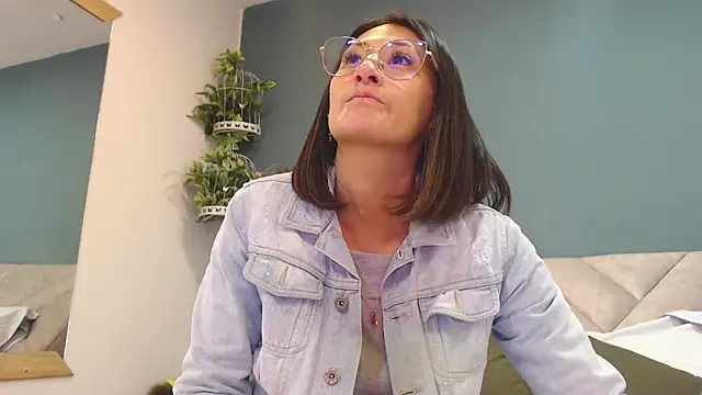 SharisWillian online show from December 15, 2025, 3:44 am