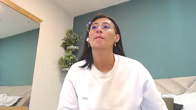 SharisWillian online show from March 16, 2026, 3:56 am