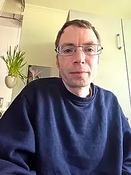 Snapshot of Schnubby1 chatting on March 21, 2025, 11:01 am Schnubby1 online show from March 21, 2025, 11:01 am