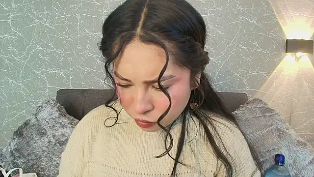Snapshot of mia_roux13 chatting on January 5, 2025, 7:28 pm mia roux13 online show from January 5, 2025, 7:28 pm