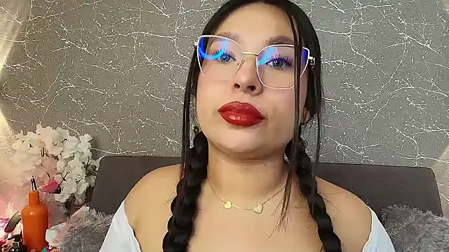 Snapshot of mia_roux13 chatting on January 30, 2025, 7:48 pm mia roux13 online show from January 30, 2025, 7:48 pm