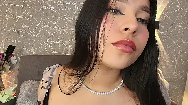 Snapshot of mia_roux13 chatting on February 26, 2025, 10:09 pm mia roux13 online show from February 26, 2025, 10:09 pm