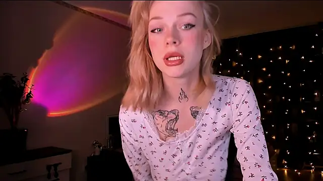 Snapshot of Polusladkoye chatting on February 7, 2026, 4:11 pm Polusladkoye online show from February 7, 2026, 4:11 pm