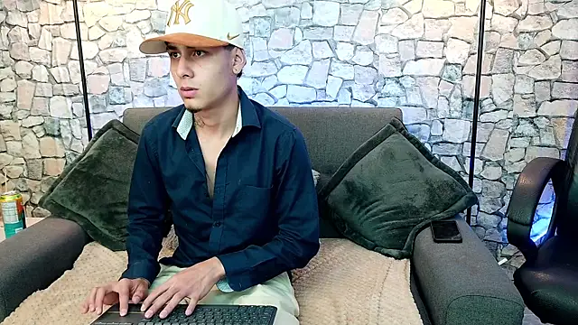 Snapshot of Bastiaan_28 chatting on November 21, 2025, 4:33 am Bastiaan 28 online show from November 21, 2025, 4:33 am