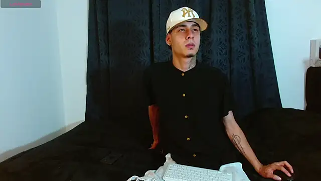 Snapshot of Bastiaan_28 chatting on December 2, 2025, 12:16 am Bastiaan 28 online show from December 2, 2025, 12:16 am