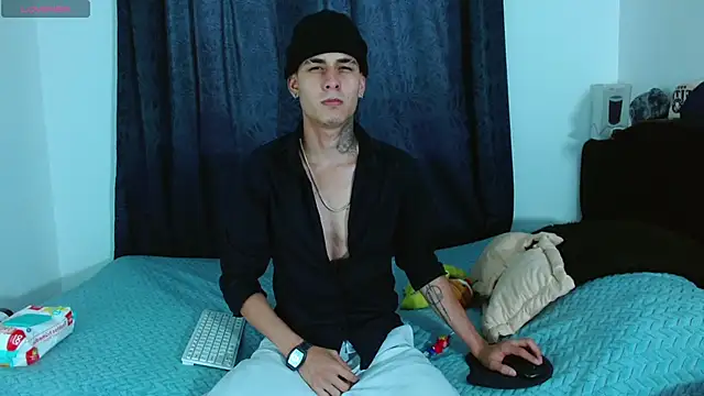 Snapshot of Bastiaan_28 chatting on December 22, 2025, 10:29 pm Bastiaan 28 online show from December 22, 2025, 10:29 pm