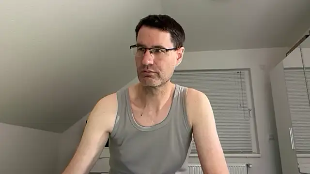 Snapshot of zxzx_cam1 chatting on February 8, 2026, 6:00 pm zxzx cam1 online show from February 8, 2026, 6:00 pm