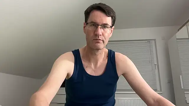 Snapshot of zxzx_cam1 chatting on March 3, 2026, 6:36 pm zxzx cam1 online show from March 3, 2026, 6:36 pm