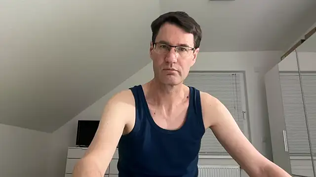 Snapshot of zxzx_cam1 chatting on March 6, 2026, 4:25 pm zxzx cam1 online show from March 6, 2026, 4:25 pm