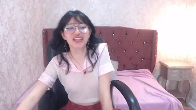 charlottemoonxz online show from February 26, 2025, 3:19 pm