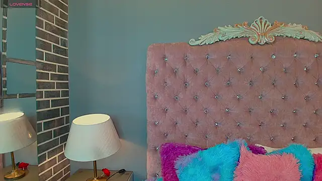 AdelaineBest online show from September 19, 2025, 4:47 am