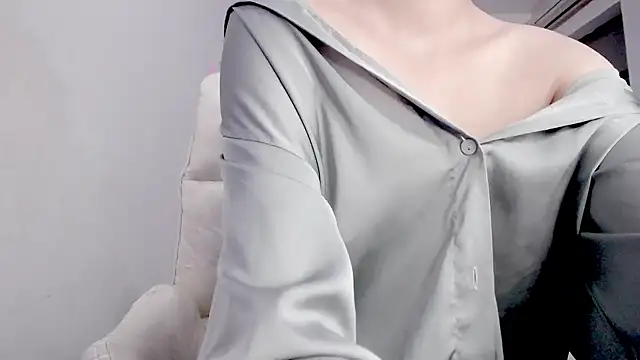 Snapshot of _OMO_ chatting on December 8, 2024, 5:55 pm  OMO  online show from December 8, 2024, 5:55 pm