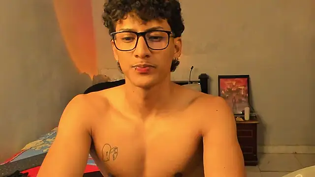 Snapshot of Ivano_joness chatting on December 10, 2024, 5:28 am Ivano joness online show from December 10, 2024, 5:28 am