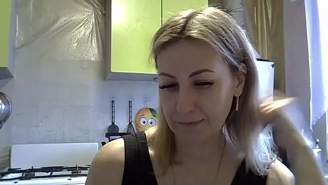 Snapshot of AshleyXHoney chatting on February 10, 2025, 7:04 am AshleyXHoney online show from February 10, 2025, 7:04 am