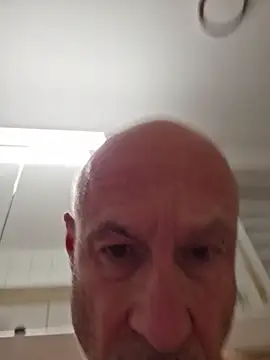 Snapshot of andikali9999 chatting on December 15, 2025, 3:27 pm andikali9999 online show from December 15, 2025, 3:27 pm