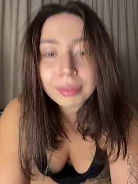 KimArts online show from November 12, 2025, 8:52 pm