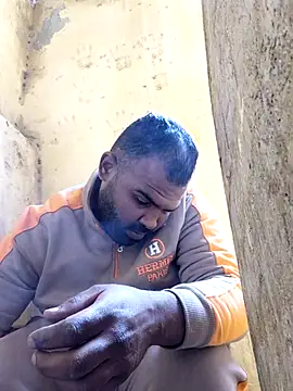 Snapshot of ListedLoin chatting on February 18, 2026, 7:59 am ListedLoin online show from February 18, 2026, 7:59 am