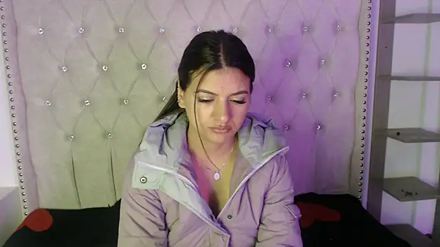 Abril Squirt online show from October 4, 2025, 3:59 am