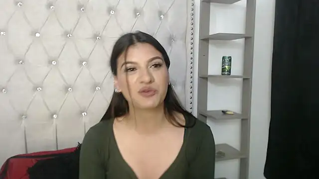 Abril Squirt online show from November 13, 2025, 9:47 pm