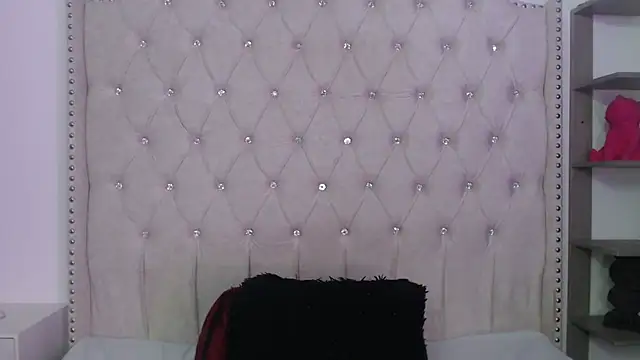 Abril Squirt online show from March 6, 2026, 10:39 pm