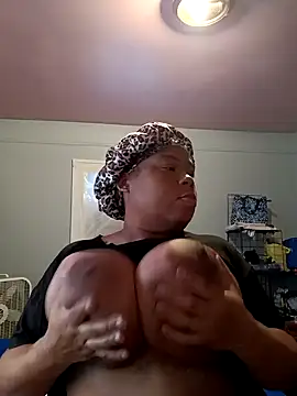 Snapshot of pinkpassionpleaser chatting on December 21, 2024, 1:21 pm pinkpassionpleaser online show from December 21, 2024, 1:21 pm