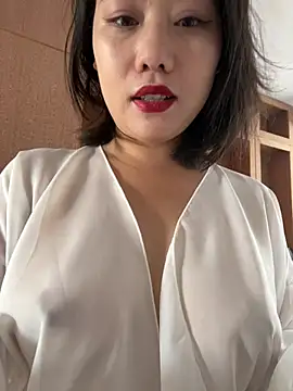 Eliza-E online show from May 13, 2026, 5:16 am