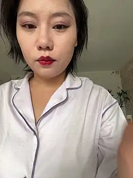 Eliza-E online show from May 17, 2026, 11:45 pm
