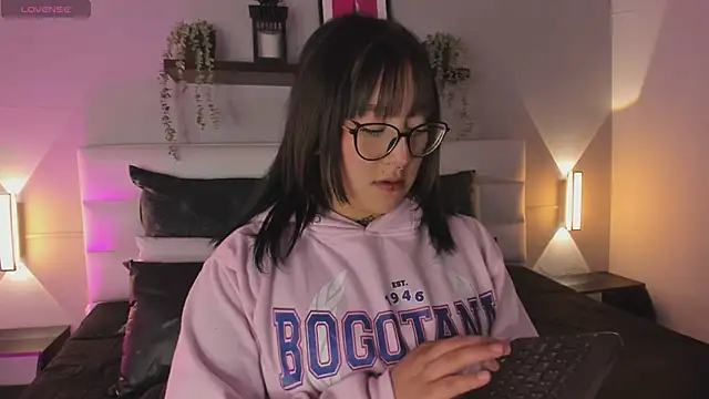 Snapshot of sofi_bakerr chatting on April 20, 2026, 11:35 am sofi bakerr online show from April 20, 2026, 11:35 am