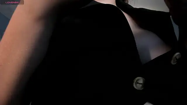 Snapshot of BellaRose_X chatting on October 9, 2025, 3:37 am BellaRose X online show from October 9, 2025, 3:37 am