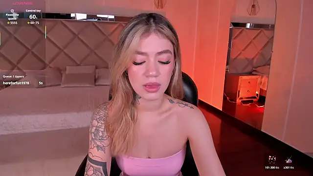 ViolettHansson online show from November 23, 2025, 5:13 pm