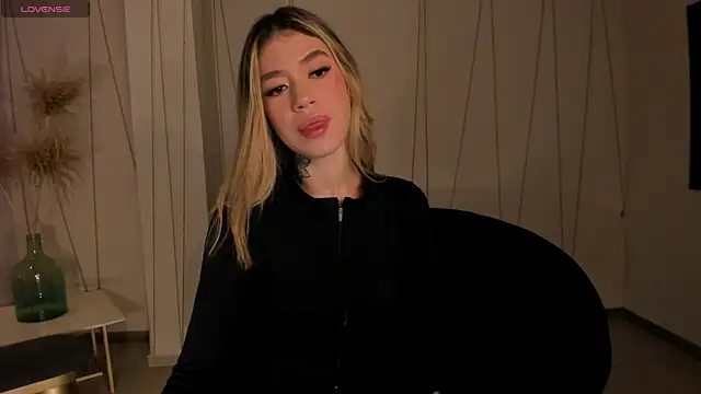 ViolettHansson online show from January 9, 2026, 11:35 am