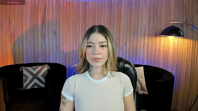 ViolettHansson online show from March 13, 2026, 6:25 pm