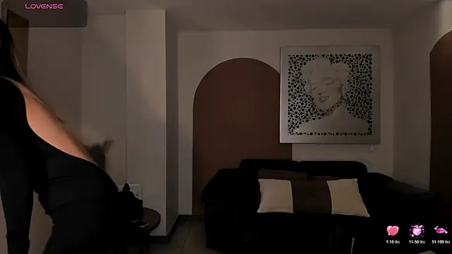 ViolettHansson online show from April 12, 2026, 9:47 am