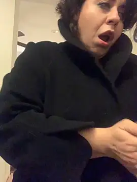 Snapshot of holyeroticss chatting on December 1, 2025, 8:52 am holyeroticss online show from December 1, 2025, 8:52 am