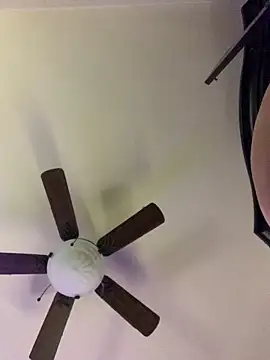 Snapshot of holyeroticss chatting on December 21, 2025, 1:57 am holyeroticss online show from December 21, 2025, 1:57 am