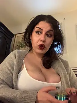 Snapshot of holyeroticss chatting on December 21, 2025, 5:31 pm holyeroticss online show from December 21, 2025, 5:31 pm