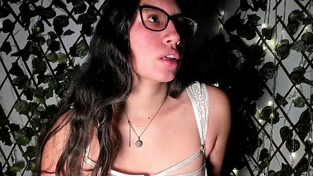 CoralineSanchez online show from November 24, 2025, 7:13 pm