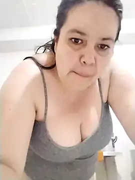 Snapshot of lunanataly chatting on January 15, 2025, 4:11 pm lunanataly online show from January 15, 2025, 4:11 pm