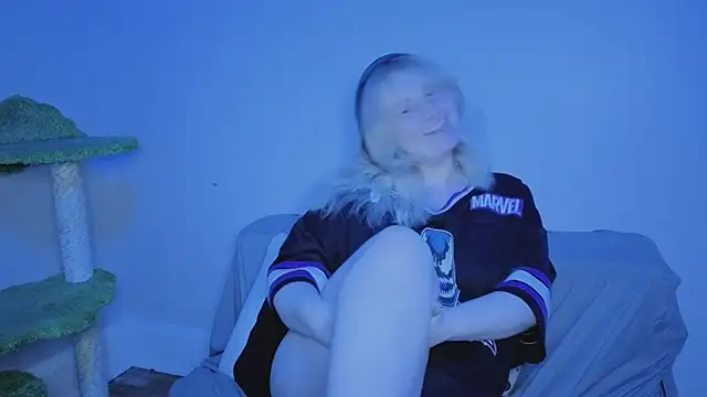 Glitch Witch online show from July 4, 2026, 5:35 am