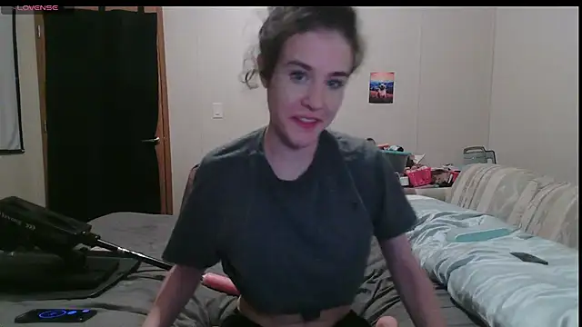 rileyyb  online show from August 6, 2026, 2:13 am