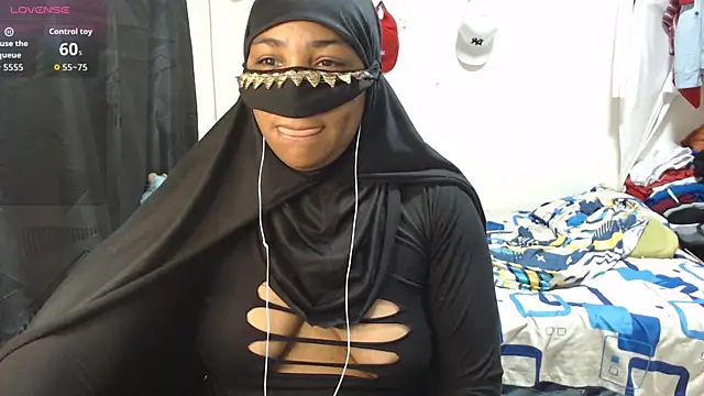 Snapshot of Aaliyah_brown chatting on November 12, 2025, 8:15 am Aaliyah brown online show from November 12, 2025, 8:15 am