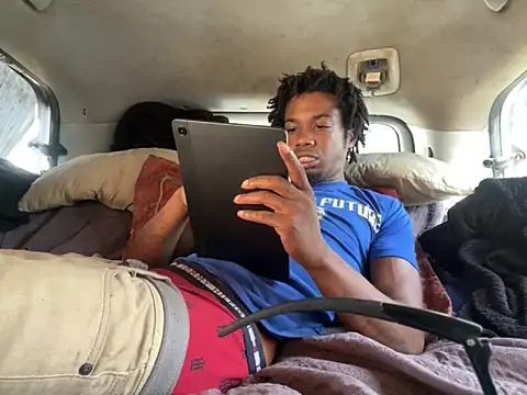 Snapshot of SlimeCrownzOut5 chatting on September 28, 2025, 3:28 pm SlimeCrownzOut5 online show from September 28, 2025, 3:28 pm