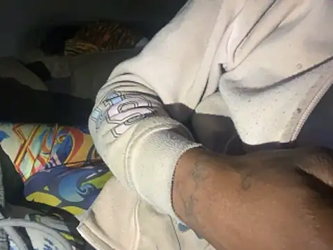 Snapshot of SlimeCrownzOut5 chatting on November 5, 2025, 12:16 pm SlimeCrownzOut5 online show from November 5, 2025, 12:16 pm